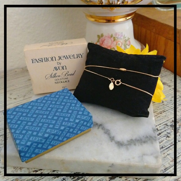 Vintage 1980 Avon Silken Bead Goldtone Necklace - Picture 2 of 4